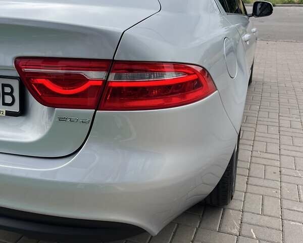 Серый Ягуар XE, объемом двигателя 2 л и пробегом 147 тыс. км за 13500 $, фото 44 на Automoto.ua