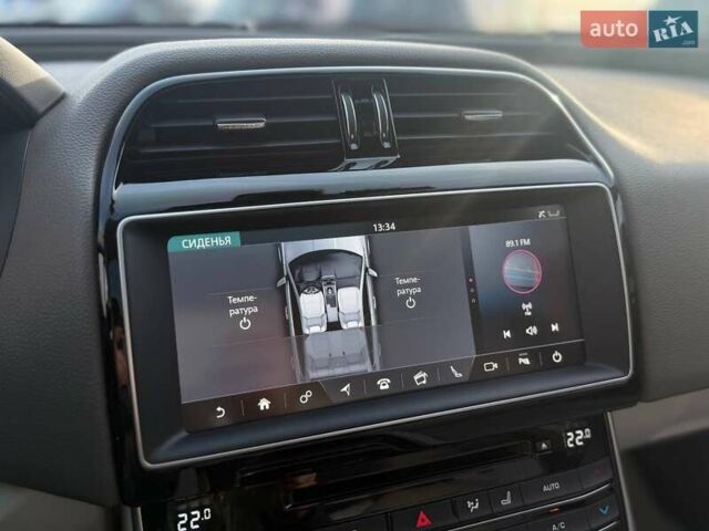 Серый Ягуар XE, объемом двигателя 2 л и пробегом 121 тыс. км за 16300 $, фото 14 на Automoto.ua