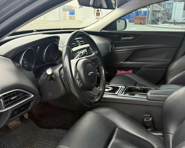 Серый Ягуар XE, объемом двигателя 2 л и пробегом 89 тыс. км за 13800 $, фото 5 на Automoto.ua
