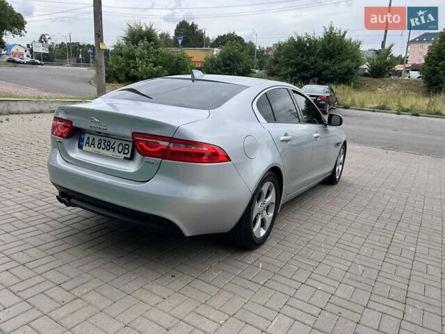 Серый Ягуар XE, объемом двигателя 2 л и пробегом 147 тыс. км за 13500 $, фото 4 на Automoto.ua