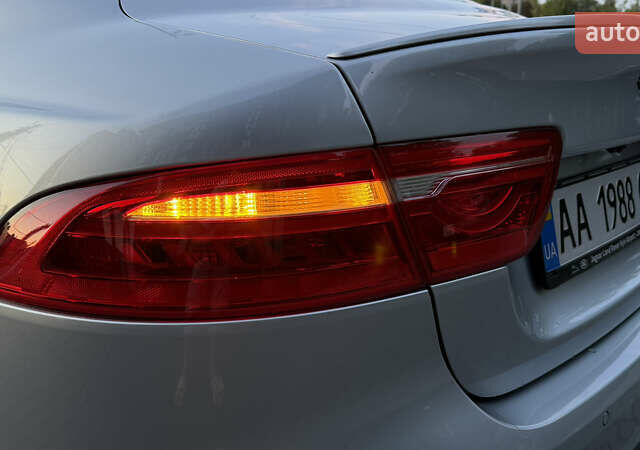 Сірий Ягуар XE, об'ємом двигуна 3 л та пробігом 82 тис. км за 20000 $, фото 13 на Automoto.ua