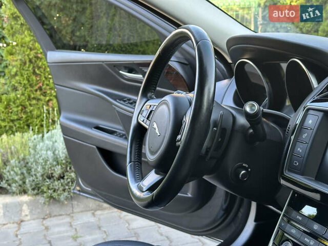 Серый Ягуар XE, объемом двигателя 3 л и пробегом 110 тыс. км за 15500 $, фото 63 на Automoto.ua
