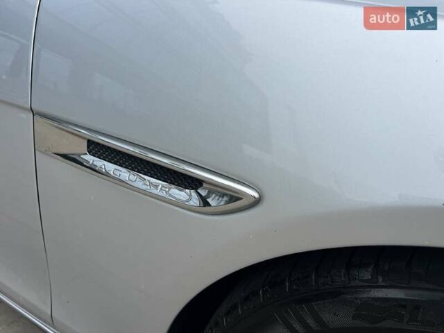 Серый Ягуар XE, объемом двигателя 2 л и пробегом 147 тыс. км за 13500 $, фото 41 на Automoto.ua