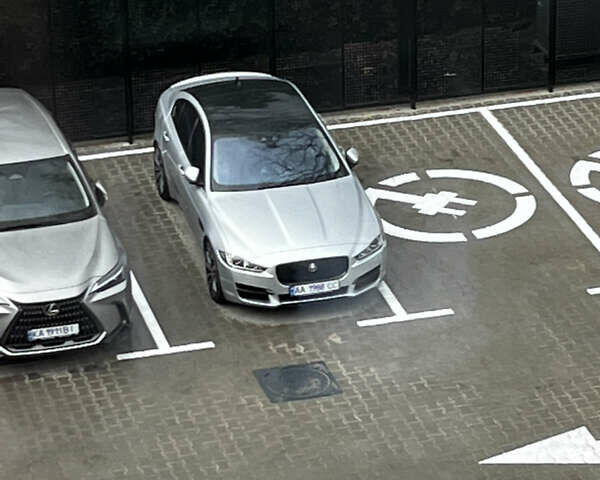 Сірий Ягуар XE, об'ємом двигуна 3 л та пробігом 82 тис. км за 20000 $, фото 46 на Automoto.ua