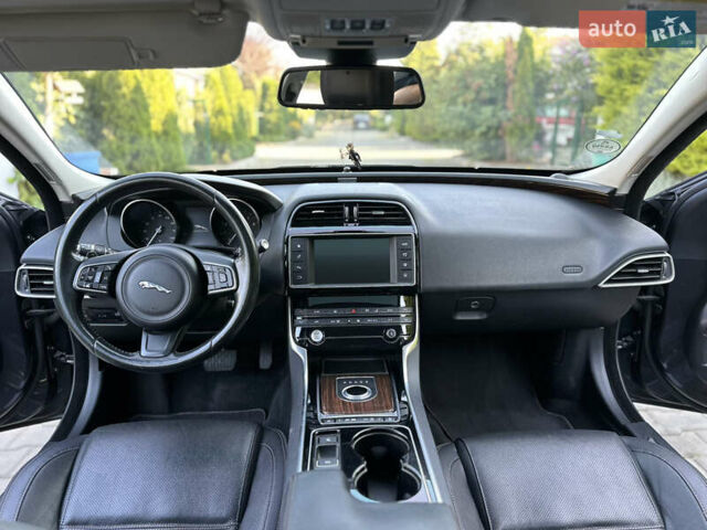 Серый Ягуар XE, объемом двигателя 3 л и пробегом 110 тыс. км за 15500 $, фото 4 на Automoto.ua