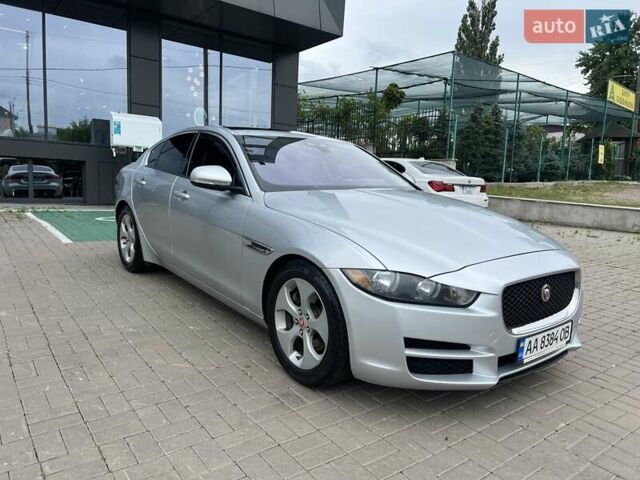 Серый Ягуар XE, объемом двигателя 2 л и пробегом 147 тыс. км за 13500 $, фото 2 на Automoto.ua