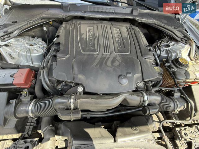 Сірий Ягуар XE, об'ємом двигуна 3 л та пробігом 82 тис. км за 20000 $, фото 86 на Automoto.ua