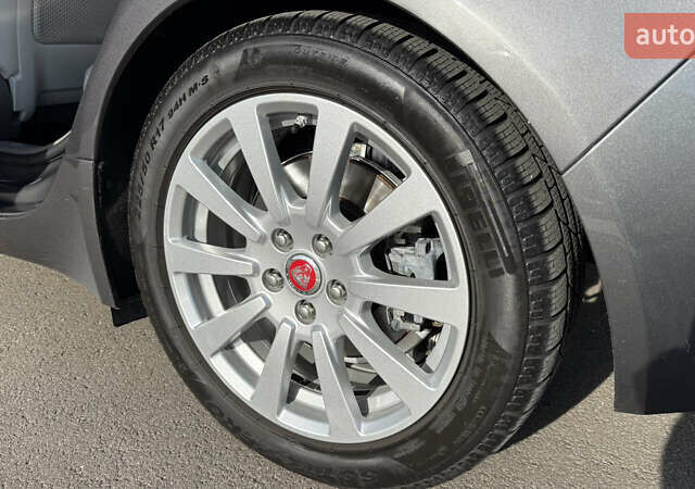 Сірий Ягуар XE, об'ємом двигуна 2 л та пробігом 121 тис. км за 15850 $, фото 19 на Automoto.ua