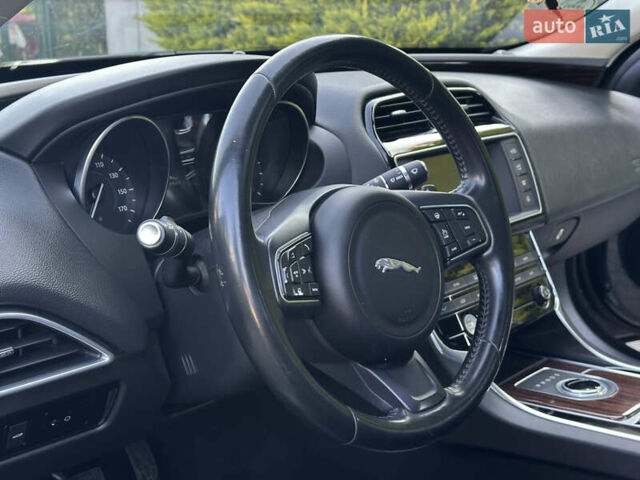 Серый Ягуар XE, объемом двигателя 3 л и пробегом 110 тыс. км за 15500 $, фото 43 на Automoto.ua