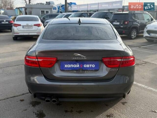 Серый Ягуар XE, объемом двигателя 2 л и пробегом 121 тыс. км за 16300 $, фото 5 на Automoto.ua