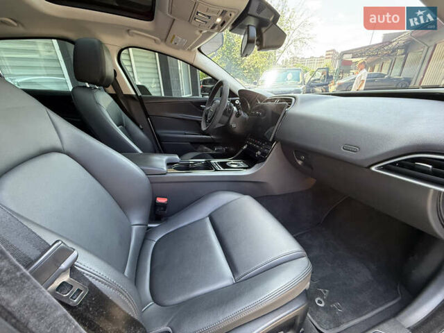 Сірий Ягуар XE, об'ємом двигуна 3 л та пробігом 82 тис. км за 20000 $, фото 53 на Automoto.ua