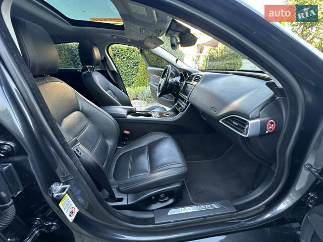 Серый Ягуар XE, объемом двигателя 3 л и пробегом 110 тыс. км за 15500 $, фото 60 на Automoto.ua