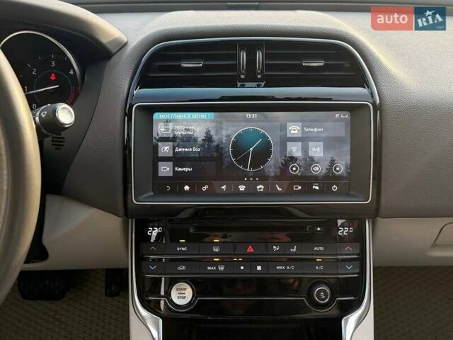 Серый Ягуар XE, объемом двигателя 2 л и пробегом 121 тыс. км за 16300 $, фото 12 на Automoto.ua