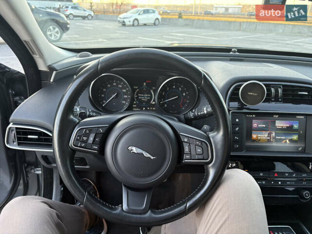 Ягуар XE 2016 у Києві на Automoto.ua Сірий Ягуар XE, об'ємом двигуна 2 л та пробігом 136 тис. км за 16600 $, фото 21 на Automoto.ua