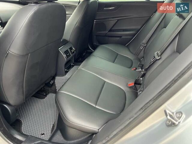 Серый Ягуар XE, объемом двигателя 2 л и пробегом 147 тыс. км за 13500 $, фото 29 на Automoto.ua
