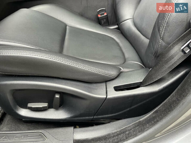 Серый Ягуар XE, объемом двигателя 2 л и пробегом 74 тыс. км за 15400 $, фото 18 на Automoto.ua