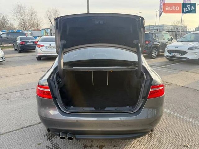 Серый Ягуар XE, объемом двигателя 2 л и пробегом 121 тыс. км за 16300 $, фото 20 на Automoto.ua