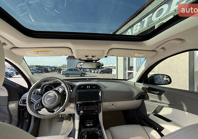 Сірий Ягуар XE, об'ємом двигуна 2 л та пробігом 121 тис. км за 15850 $, фото 11 на Automoto.ua