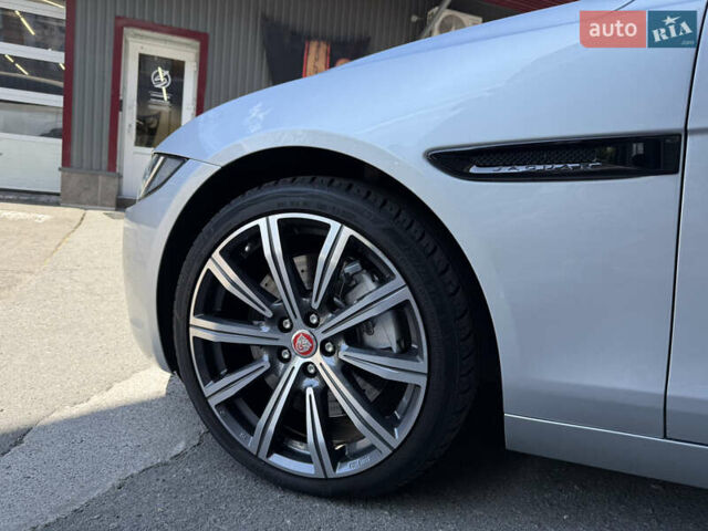 Сірий Ягуар XE, об'ємом двигуна 3 л та пробігом 82 тис. км за 20000 $, фото 37 на Automoto.ua