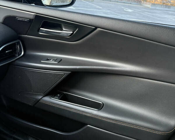 Ягуар XE 2016 у Києві на Automoto.ua Сірий Ягуар XE, об'ємом двигуна 2 л та пробігом 136 тис. км за 16600 $, фото 25 на Automoto.ua