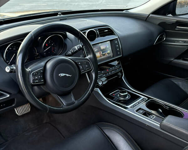 Ягуар XE 2016 у Києві на Automoto.ua Сірий Ягуар XE, об'ємом двигуна 2 л та пробігом 136 тис. км за 16600 $, фото 20 на Automoto.ua