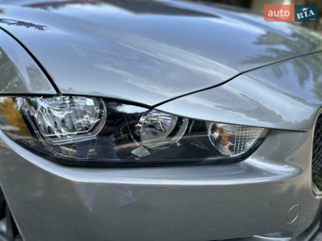 Сірий Ягуар XE, об'ємом двигуна 3 л та пробігом 71 тис. км за 17500 $, фото 4 на Automoto.ua