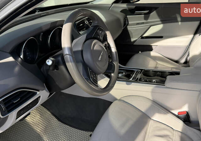 Сірий Ягуар XE, об'ємом двигуна 2 л та пробігом 121 тис. км за 15850 $, фото 13 на Automoto.ua