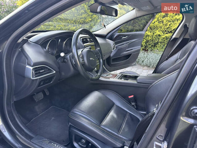 Серый Ягуар XE, объемом двигателя 3 л и пробегом 110 тыс. км за 15500 $, фото 41 на Automoto.ua