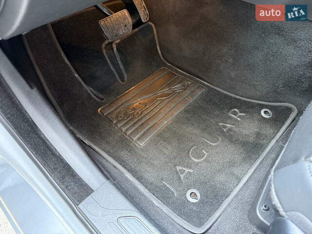 Сірий Ягуар XE, об'ємом двигуна 3 л та пробігом 82 тис. км за 20000 $, фото 62 на Automoto.ua