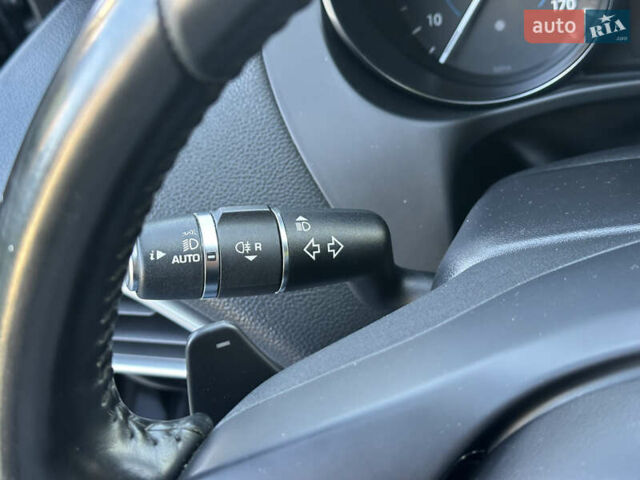 Серый Ягуар XE, объемом двигателя 3 л и пробегом 110 тыс. км за 15500 $, фото 53 на Automoto.ua