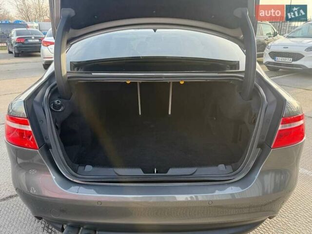 Серый Ягуар XE, объемом двигателя 2 л и пробегом 121 тыс. км за 16300 $, фото 21 на Automoto.ua