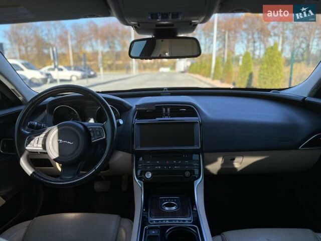 Серый Ягуар XE, объемом двигателя 2 л и пробегом 140 тыс. км за 17000 $, фото 11 на Automoto.ua