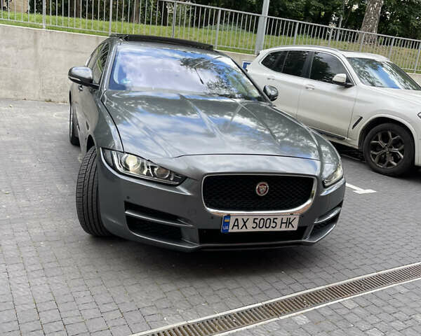 Серый Ягуар XE, объемом двигателя 2 л и пробегом 94 тыс. км за 15000 $, фото 3 на Automoto.ua