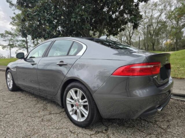 Серый Ягуар XE, объемом двигателя 2 л и пробегом 50 тыс. км за 3750 $, фото 4 на Automoto.ua