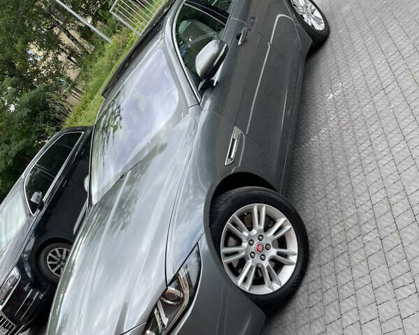 Серый Ягуар XE, объемом двигателя 2 л и пробегом 94 тыс. км за 15000 $, фото 23 на Automoto.ua