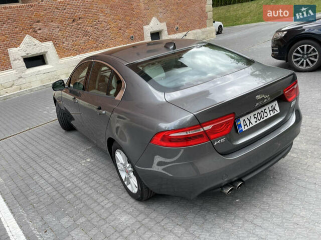 Серый Ягуар XE, объемом двигателя 2 л и пробегом 94 тыс. км за 15000 $, фото 1 на Automoto.ua