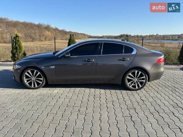 Серый Ягуар XE, объемом двигателя 2 л и пробегом 140 тыс. км за 17000 $, фото 3 на Automoto.ua