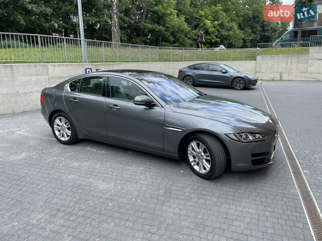 Серый Ягуар XE, объемом двигателя 2 л и пробегом 94 тыс. км за 15000 $, фото 10 на Automoto.ua