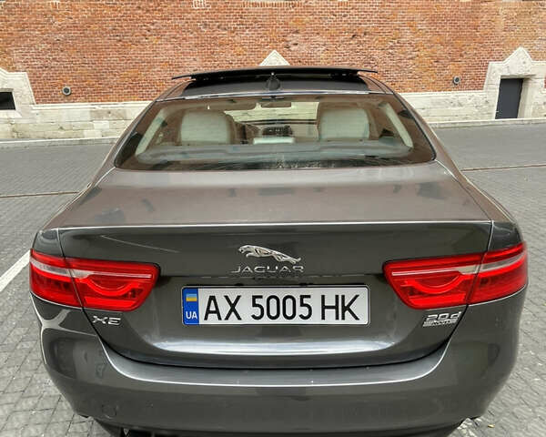 Серый Ягуар XE, объемом двигателя 2 л и пробегом 94 тыс. км за 15000 $, фото 8 на Automoto.ua