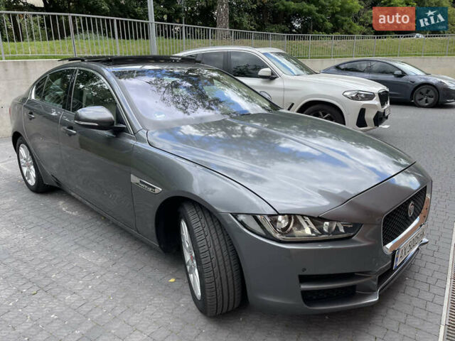 Серый Ягуар XE, объемом двигателя 2 л и пробегом 94 тыс. км за 15000 $, фото 4 на Automoto.ua