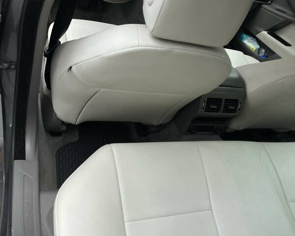 Серый Ягуар XE, объемом двигателя 2 л и пробегом 94 тыс. км за 15000 $, фото 22 на Automoto.ua