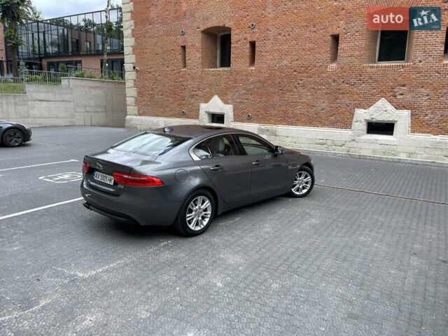 Серый Ягуар XE, объемом двигателя 2 л и пробегом 94 тыс. км за 15000 $, фото 9 на Automoto.ua