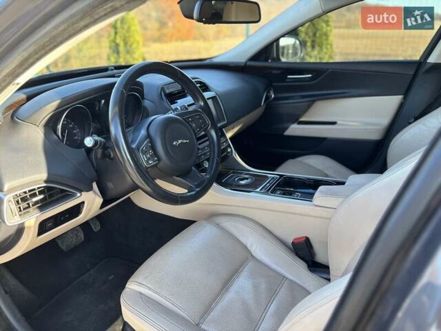 Серый Ягуар XE, объемом двигателя 2 л и пробегом 140 тыс. км за 17000 $, фото 13 на Automoto.ua