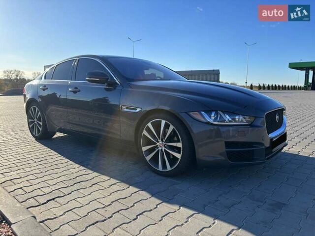Серый Ягуар XE, объемом двигателя 2 л и пробегом 140 тыс. км за 17000 $, фото 2 на Automoto.ua