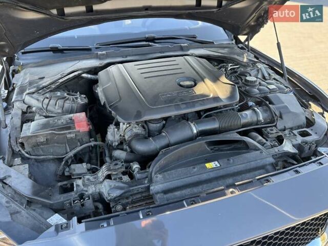 Серый Ягуар XE, объемом двигателя 2 л и пробегом 140 тыс. км за 17000 $, фото 24 на Automoto.ua