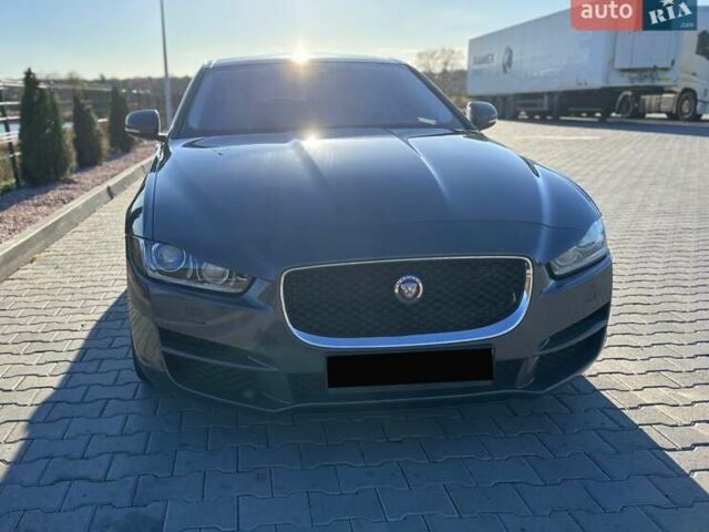Серый Ягуар XE, объемом двигателя 2 л и пробегом 140 тыс. км за 17000 $, фото 1 на Automoto.ua