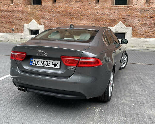 Серый Ягуар XE, объемом двигателя 2 л и пробегом 94 тыс. км за 15000 $, фото 2 на Automoto.ua