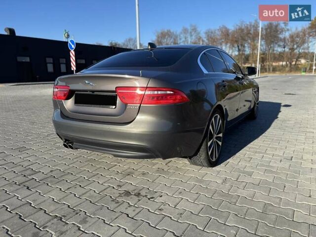 Серый Ягуар XE, объемом двигателя 2 л и пробегом 140 тыс. км за 17000 $, фото 4 на Automoto.ua