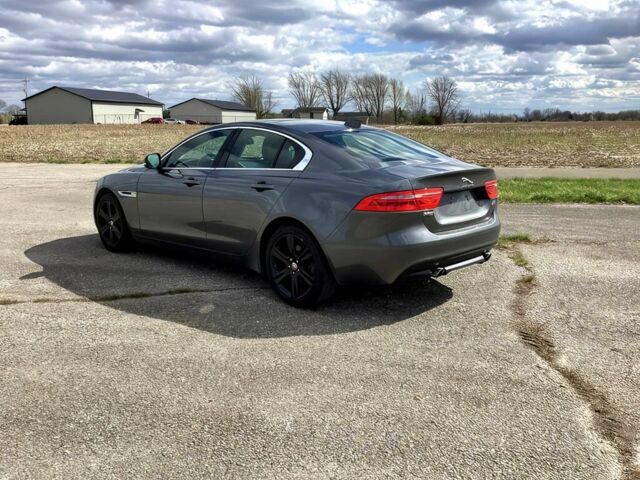 Серый Ягуар XE, объемом двигателя 2 л и пробегом 33 тыс. км за 9000 $, фото 5 на Automoto.ua