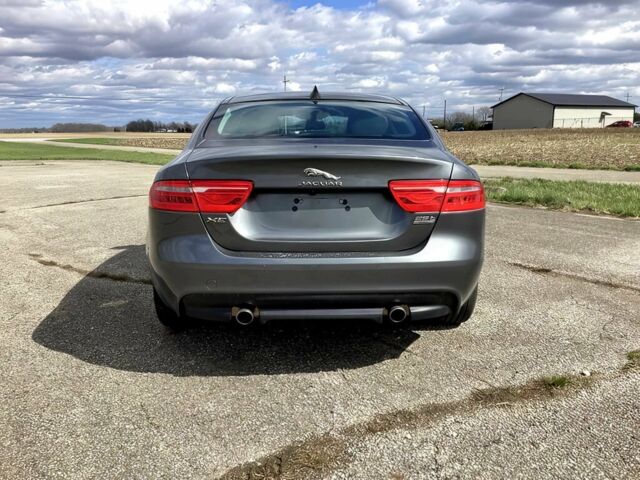 Серый Ягуар XE, объемом двигателя 2 л и пробегом 33 тыс. км за 9000 $, фото 4 на Automoto.ua